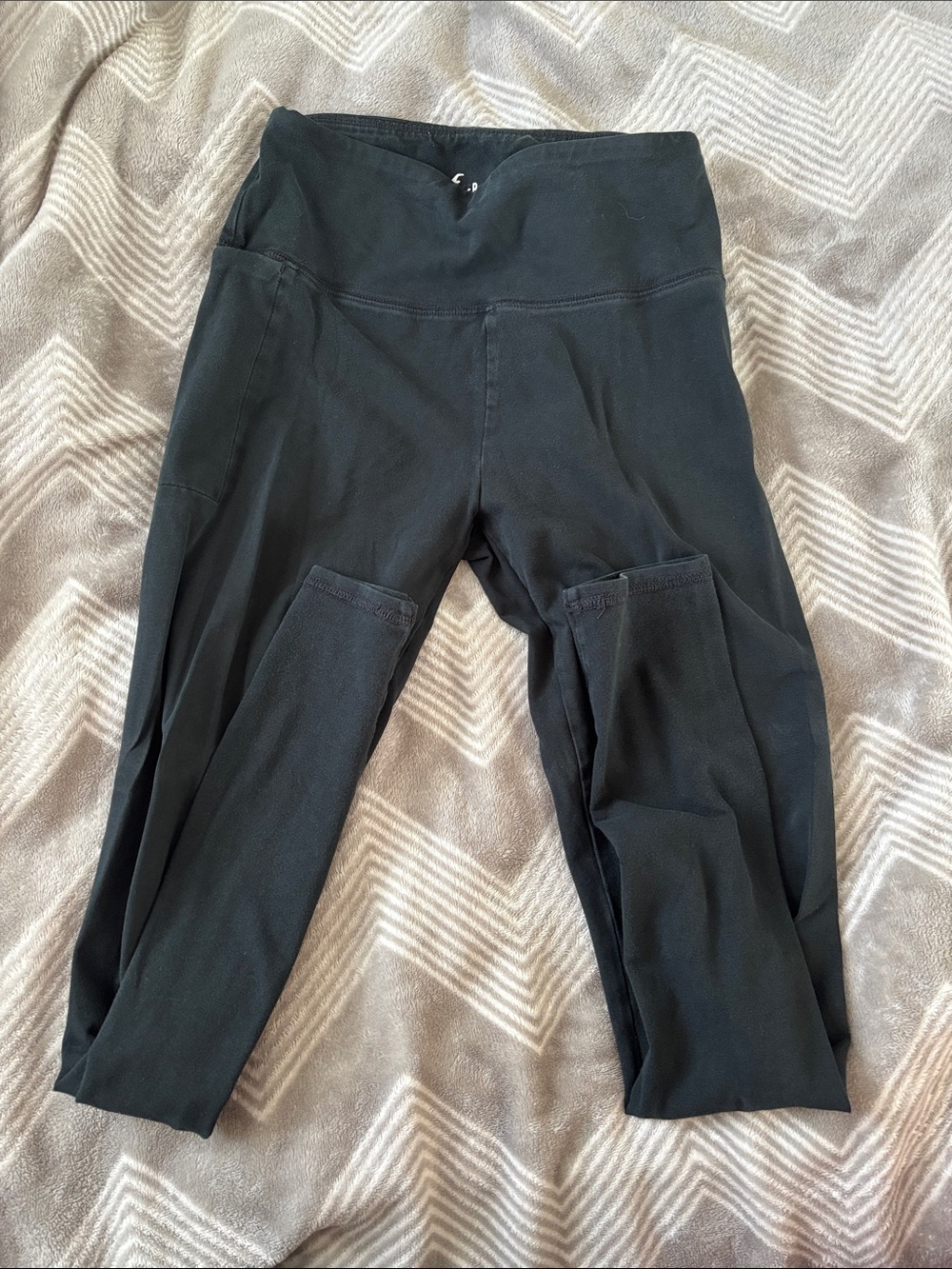 Hollister Black High-Waist Leggings with Side Pockets